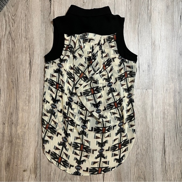 🔥SALE - any 4/$20. Covet Sheer Printed Blouse - Picture 4 of 8